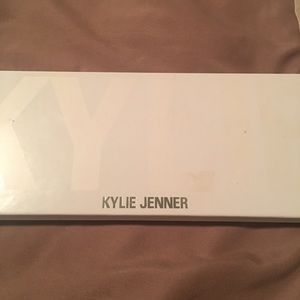 kylie cosmetics peach palette